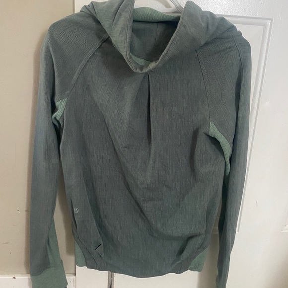 Lululemon to class jacket/sweater - Picture 4 of 4